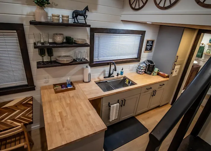 Unique Tiny Home Minutes From Downtown