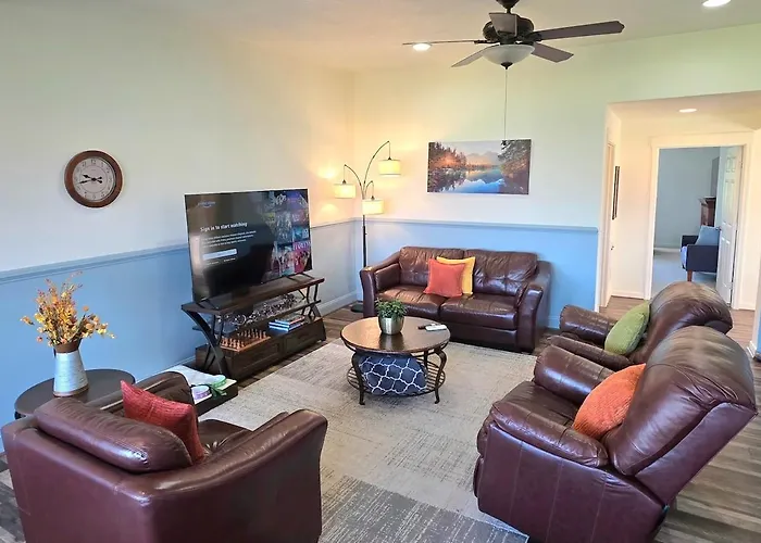 Immaculate Home W/ Mtn And River Views!