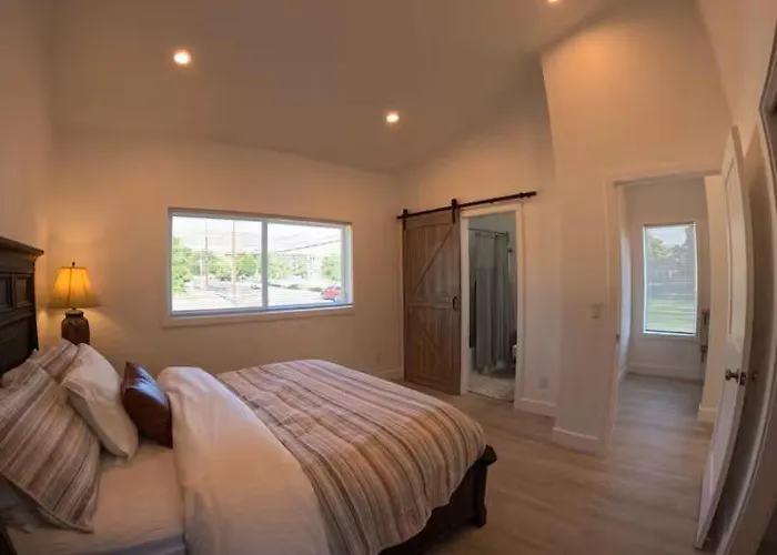 Private Townhomes With Ev Charger And Parking And Free Wi-Fi